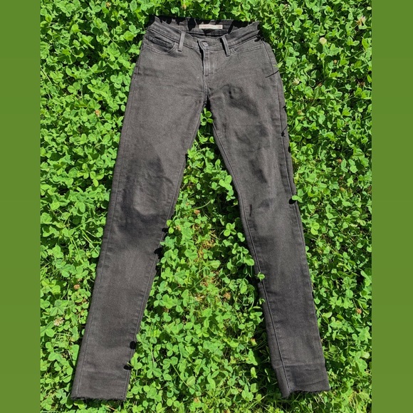 woman’s levi’s - Picture 3 of 4